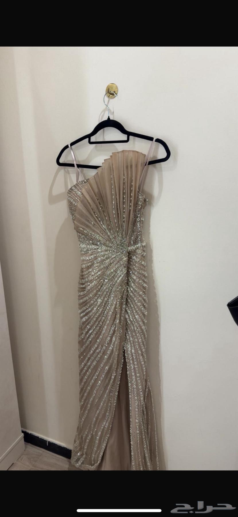 مقاس S فيه فتحه عند الركبه64594197081475111