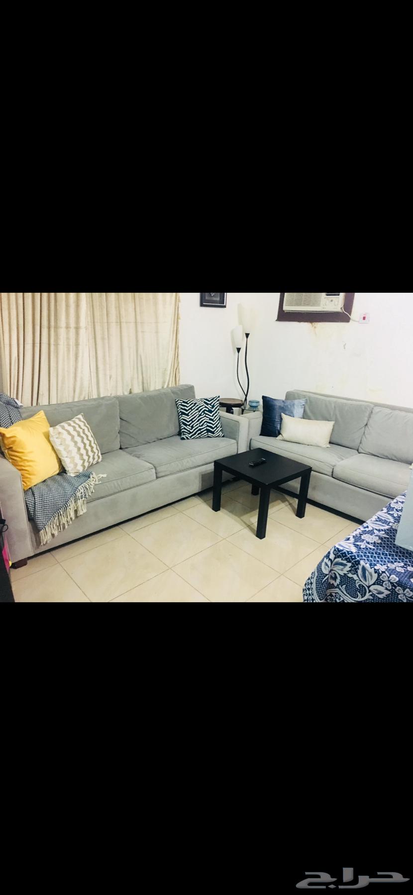 كنبتين -غرفة جلوس للبيع بسبب السفر-تم تخفيض الحد64591202083587110