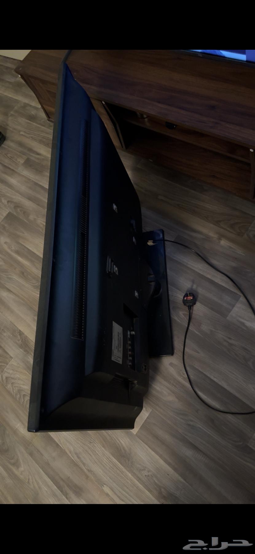 طاولة تلفزيون و تلفزيون سامسونج Full HD64595205887234111