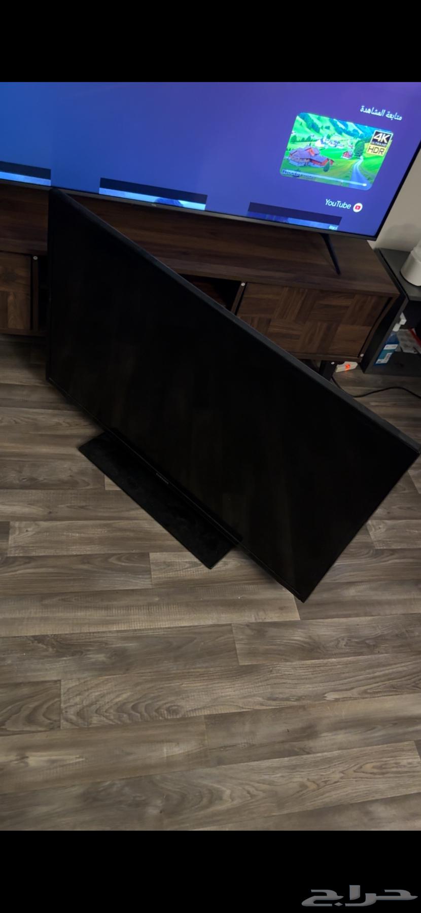 طاولة تلفزيون و تلفزيون سامسونج Full HD64595205887234110