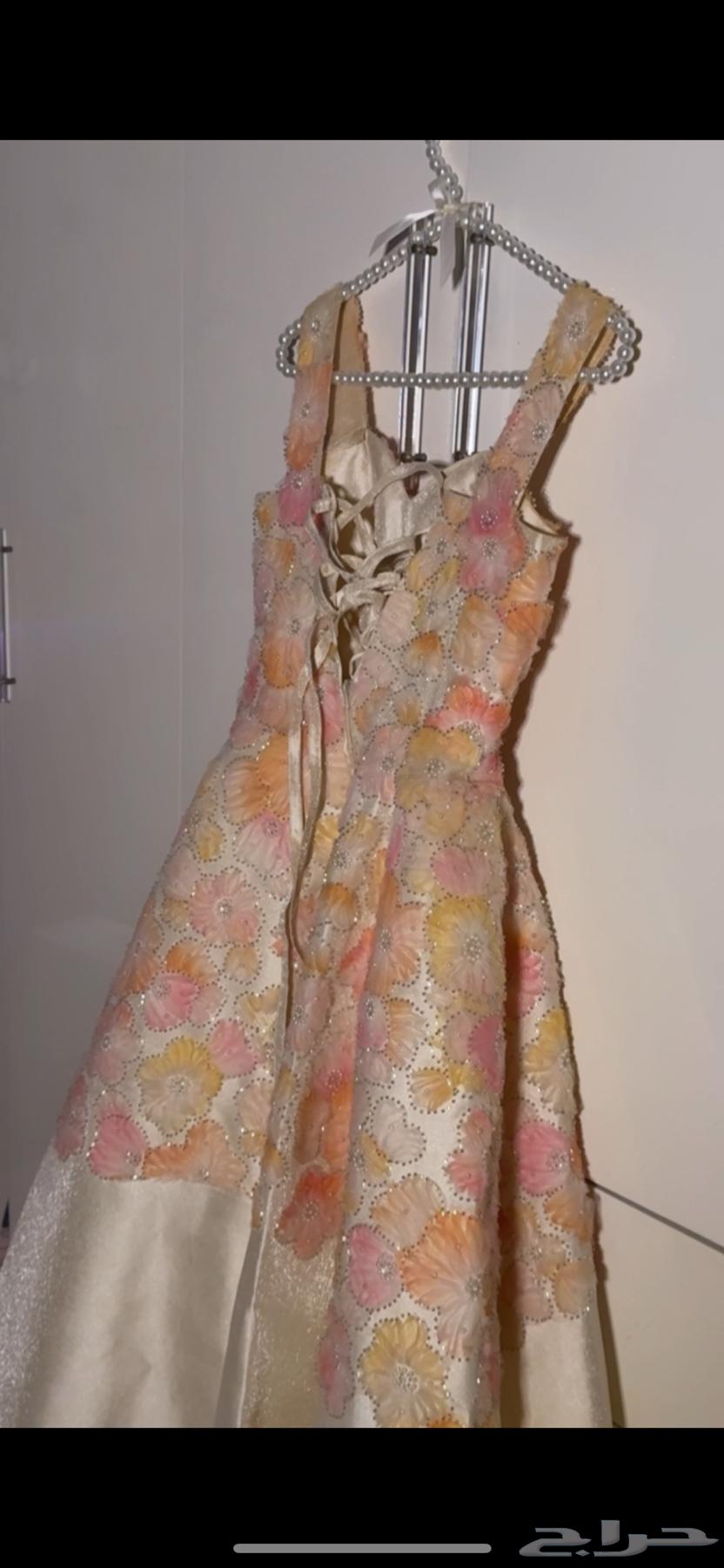 فستان ملبوس مره واحده سعره شراء 1200 وسعر البيع 50064596340944899111