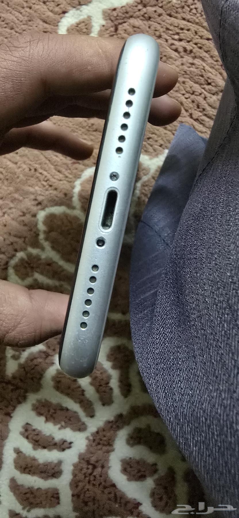 ايفون Xrالجهاز نظيف الشاشه مفيها ولا خدش مع كرتونه بطاريه7864594430482818112