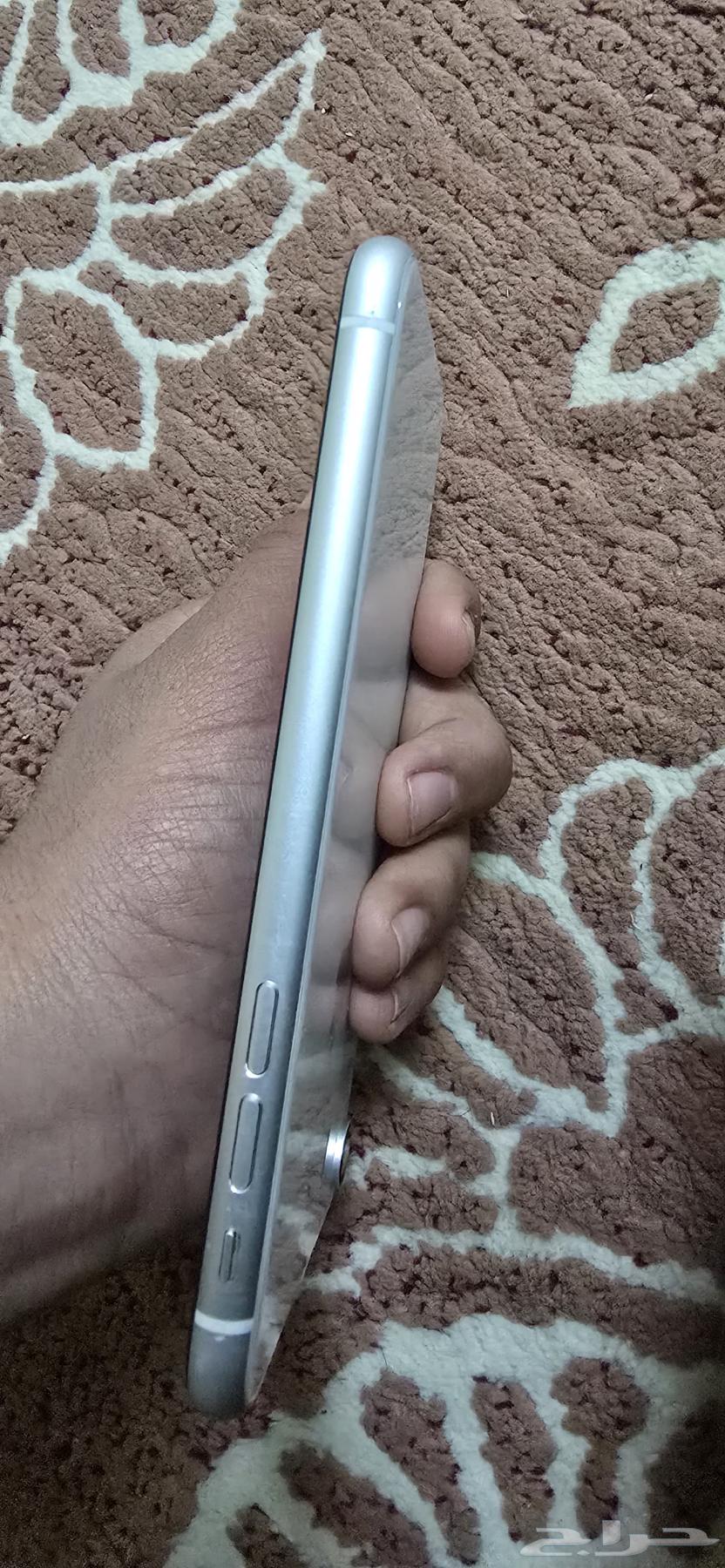 ايفون Xrالجهاز نظيف الشاشه مفيها ولا خدش مع كرتونه بطاريه7864594430482818113