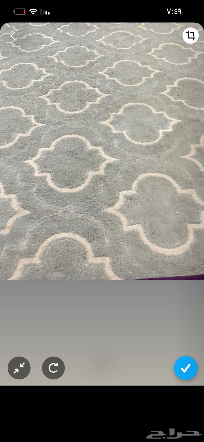 فرش موكيت التيفاني من النوع السميك مستخدم ويحتاج غسيل64595181101825110