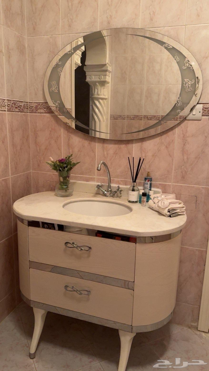مغسلة مع مرايه و دولاب تخزين64589450908931110