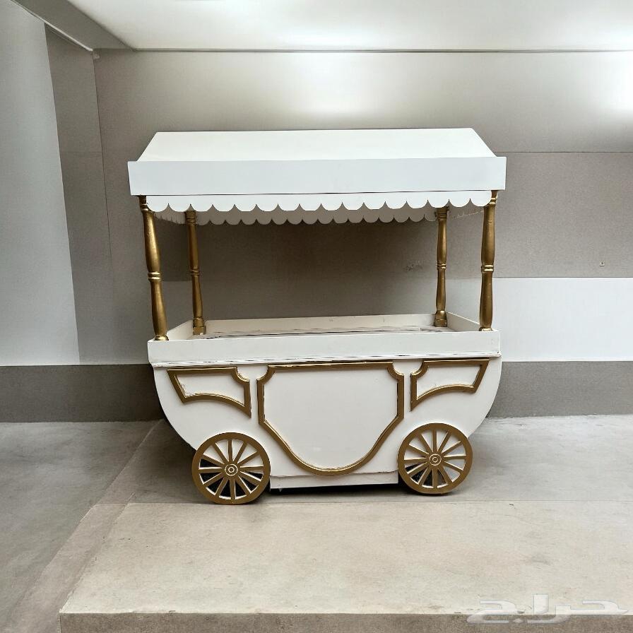 عربة لبيع الورد والمنتجات64593155560962111