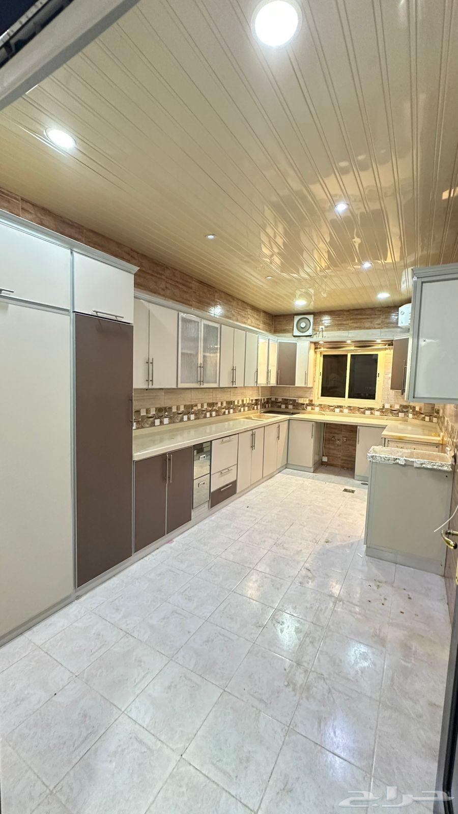 فرصه للبيع دولاب مطبخ شبه جديد64596340859777114