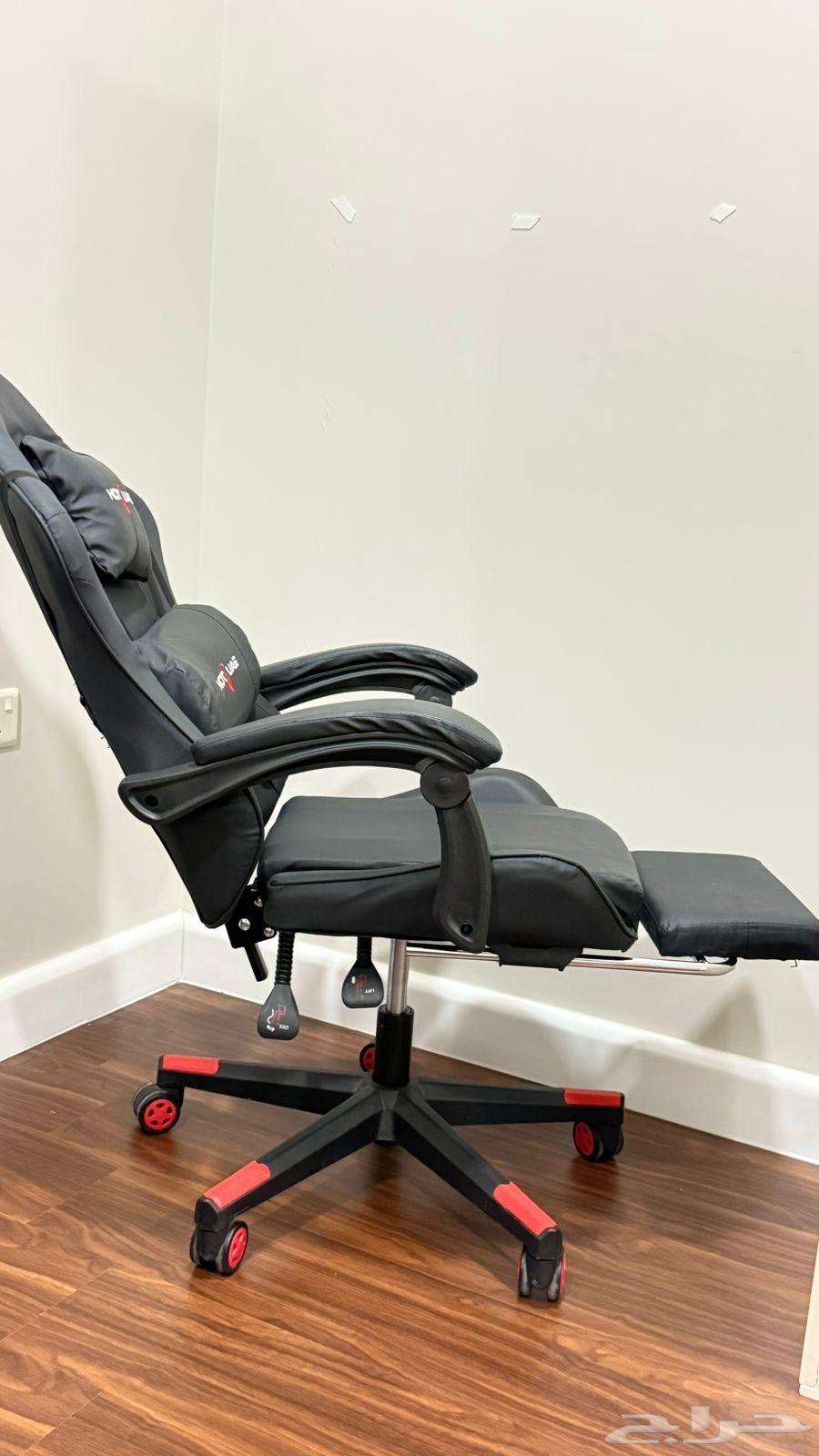 كرسي قيمنق شبة جديد استخدام اقل من شهر ممتاز وفيه مساج64596353432705111