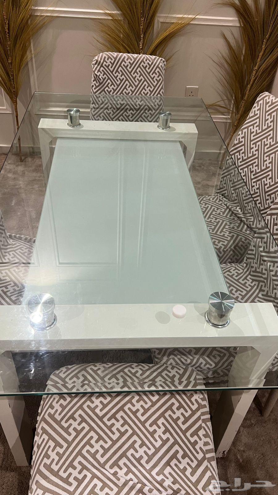 كنبه مع طاولة طعام64594874681985111