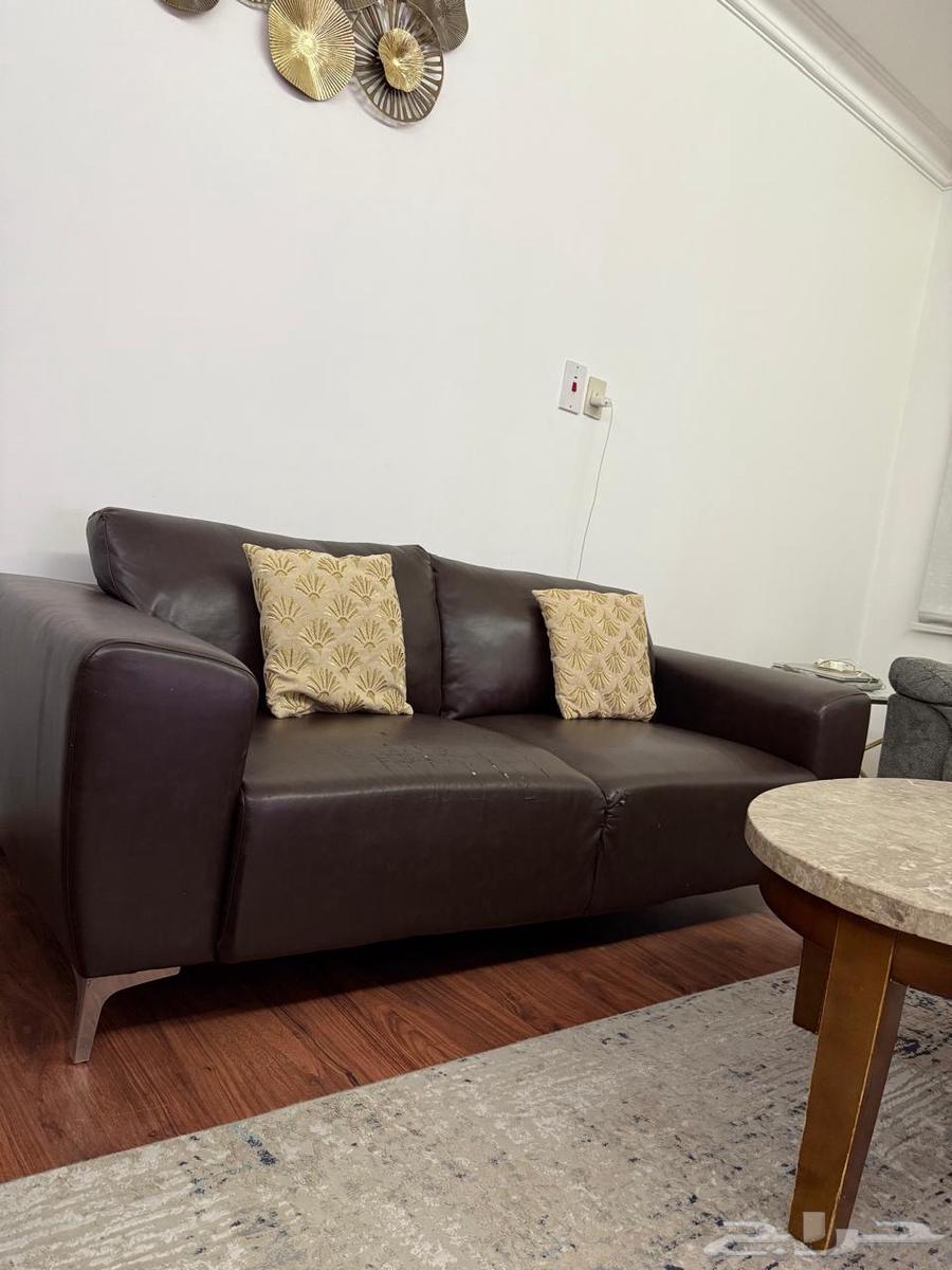 going on exit- 3Seater Leather Sofa Very Good Condition64591779862915110