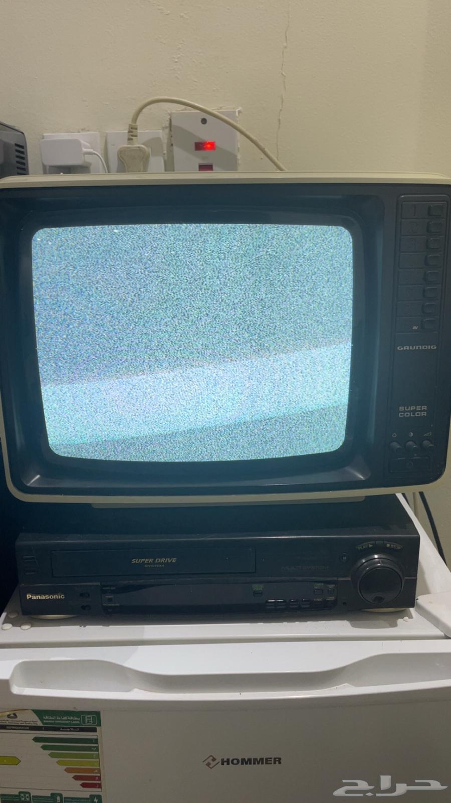 تلفزيون كلاسيك ابيض و اسود شغال64598142523265110