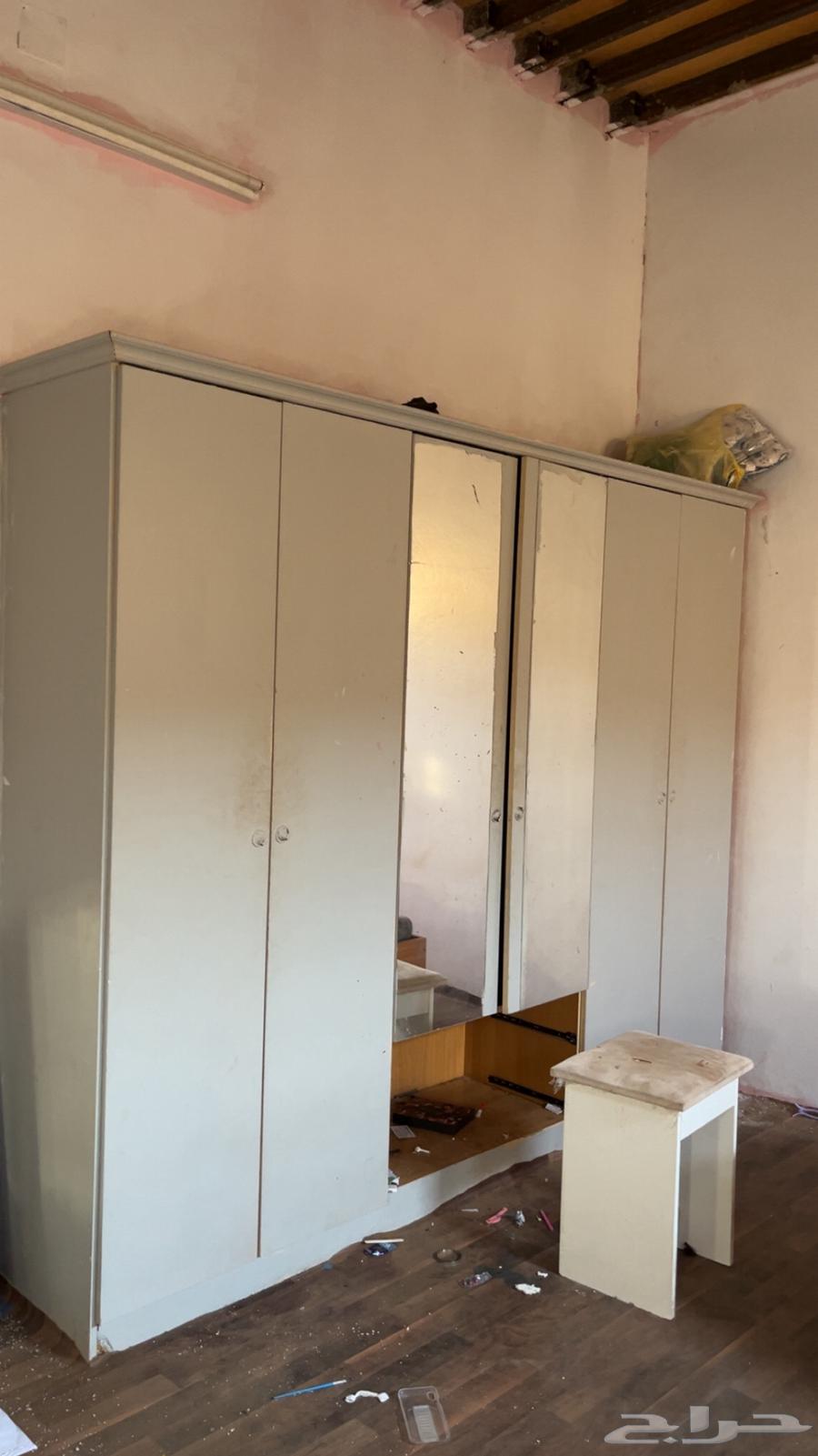 للبيع دولاب وسرير64598560818819113