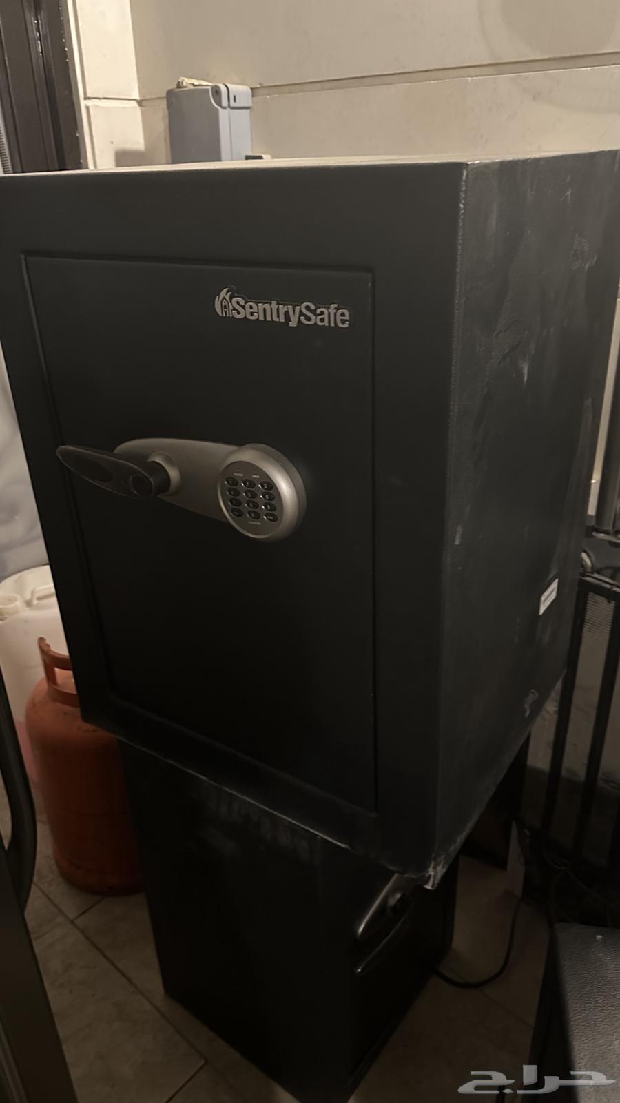 خزنتين كبيره وصغيره للبيع شبه جديده   خزنة للبيع64570832616321114