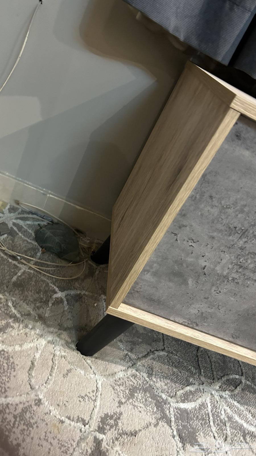 للبيع طاولة تلفزيون و دولابين ( السعر على السوم )64597458936835112