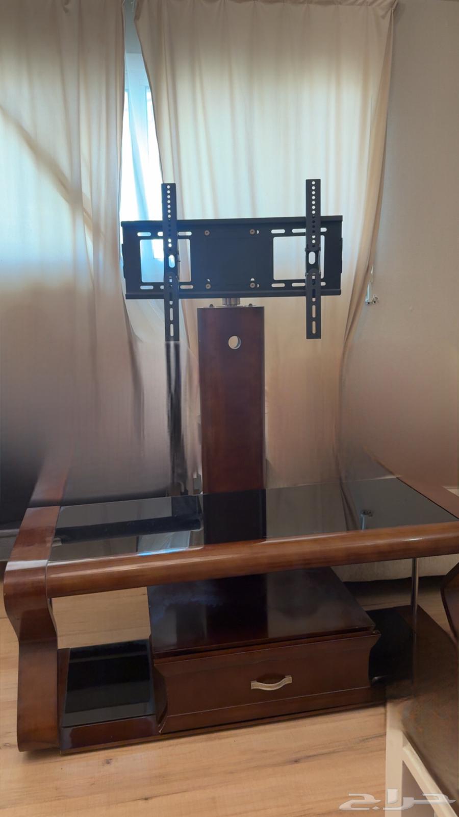 طاولة وستاند تلفزيون خشبيه وقزاز64598696487042110