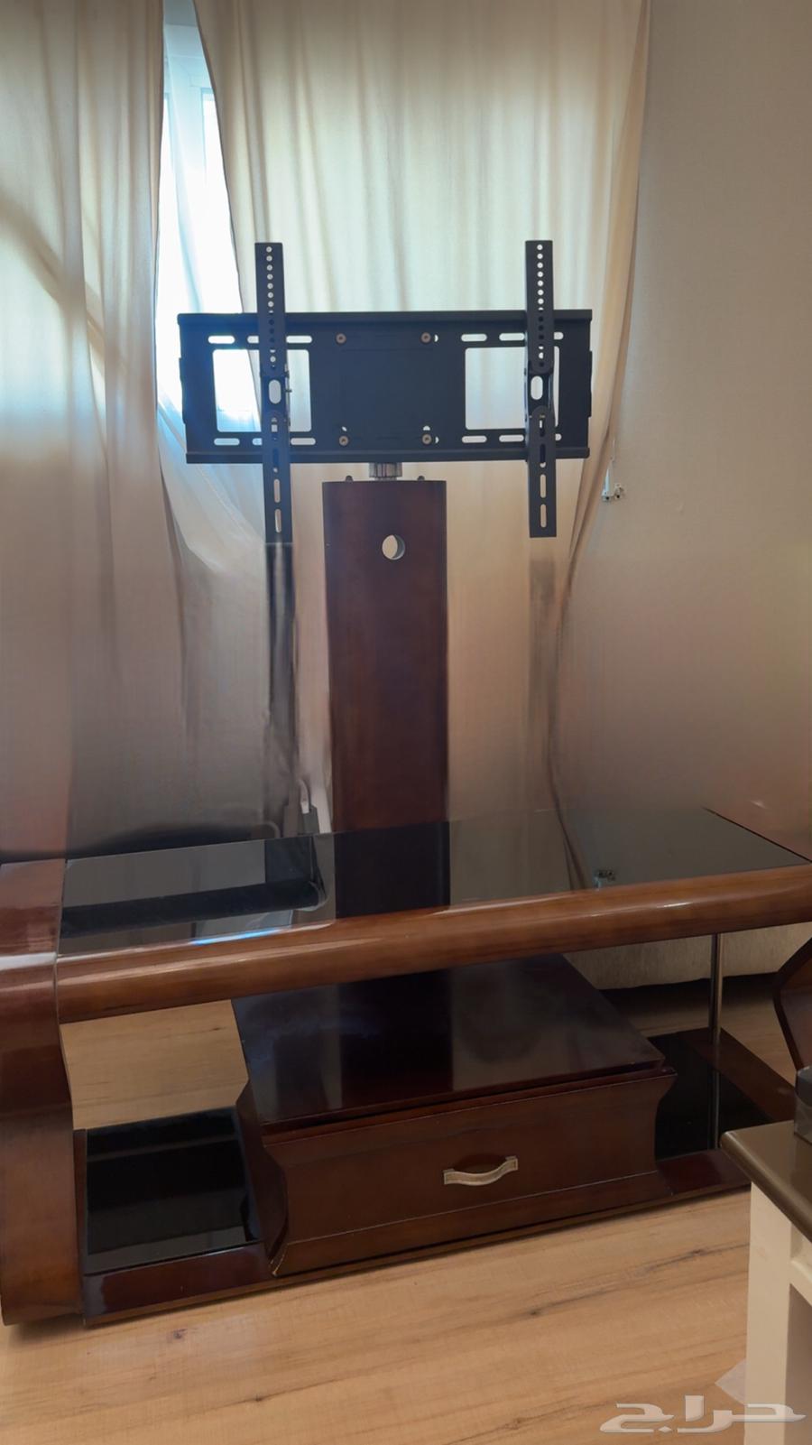 طاولة وستاند تلفزيون خشبيه وقزاز64598696487042111