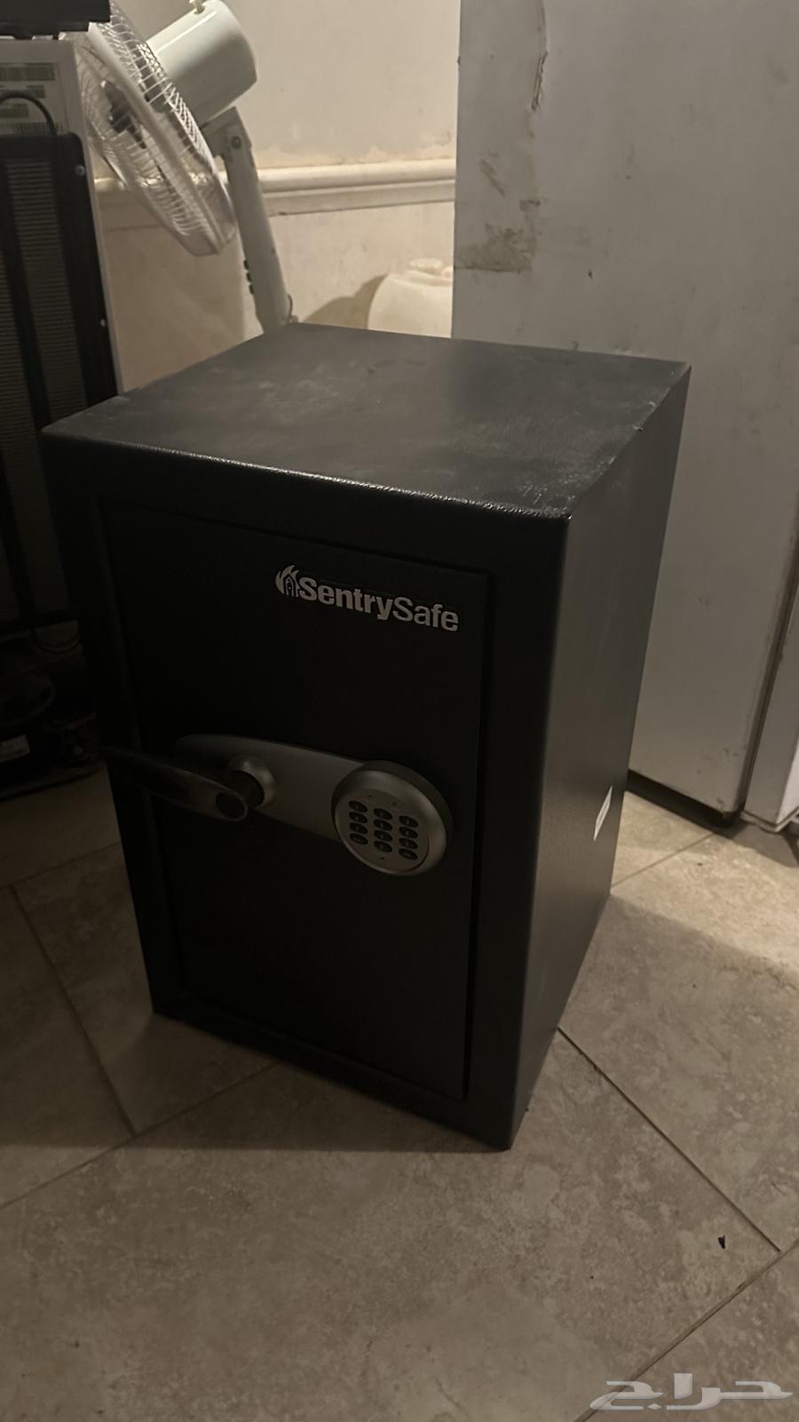 خزنتين كبيره وصغيره للبيع شبه جديده   خزنة للبيع64570832616321112