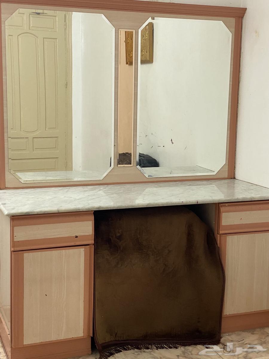 دولاب وتسريحة للبيع300 ريال64598033437826111