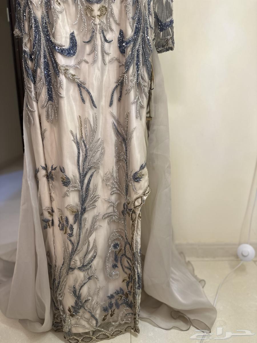 فستان للبيع نظيف جدا تصميم خاص كلف 1500 مع الديل يلبس L و M64584883863555114
