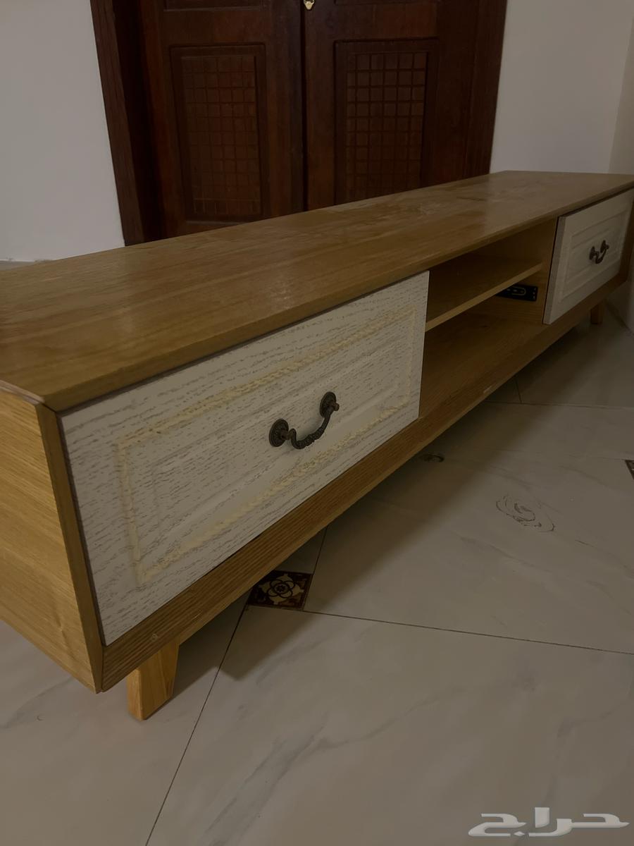 طاولة تلفزيون بحالة جيده جدا64597801876482110