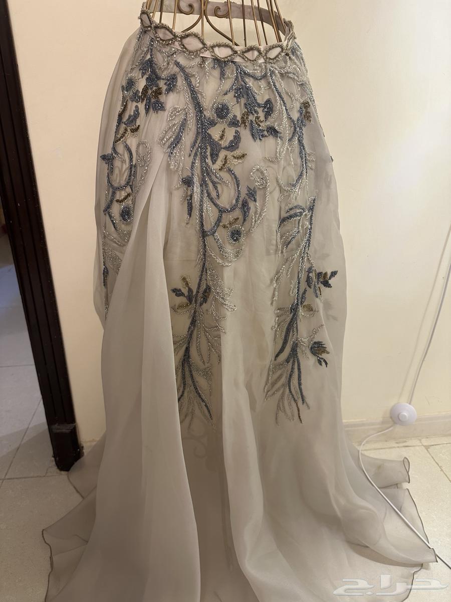 فستان للبيع نظيف جدا تصميم خاص كلف 1500 مع الديل يلبس L و M64584883863555111