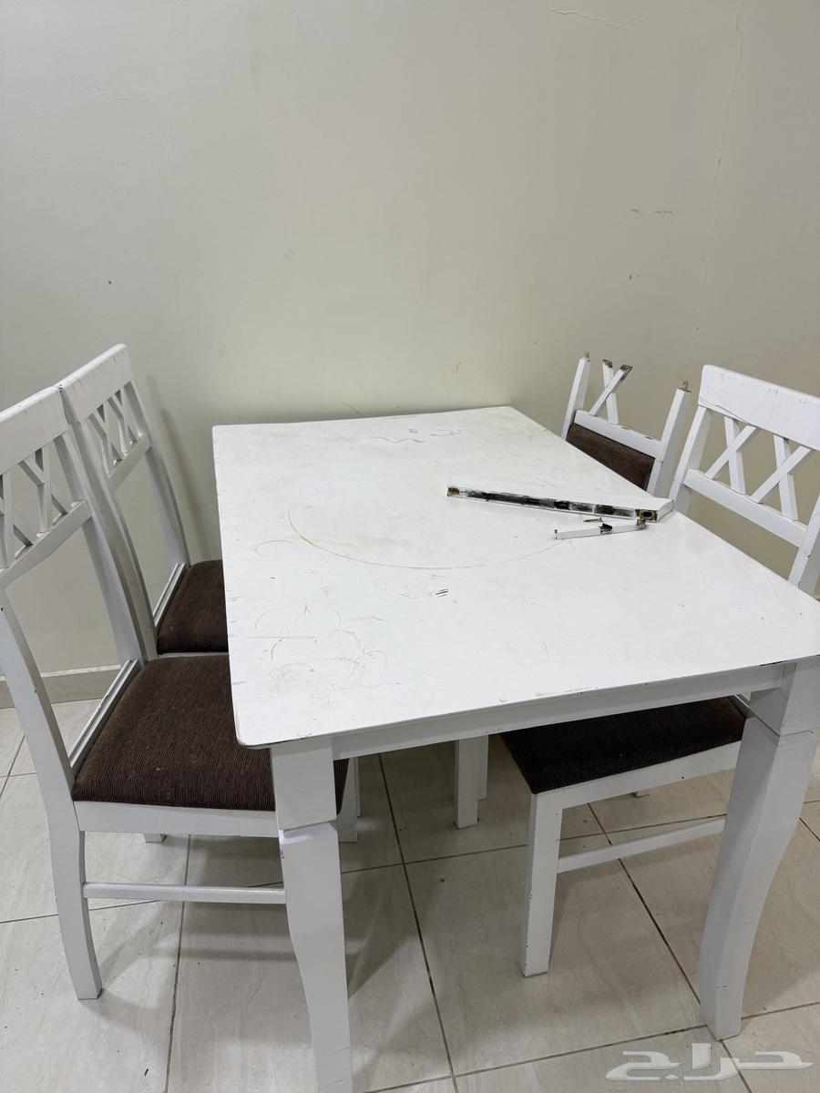 كنب وطاولة طعام للبيع64598057678721112