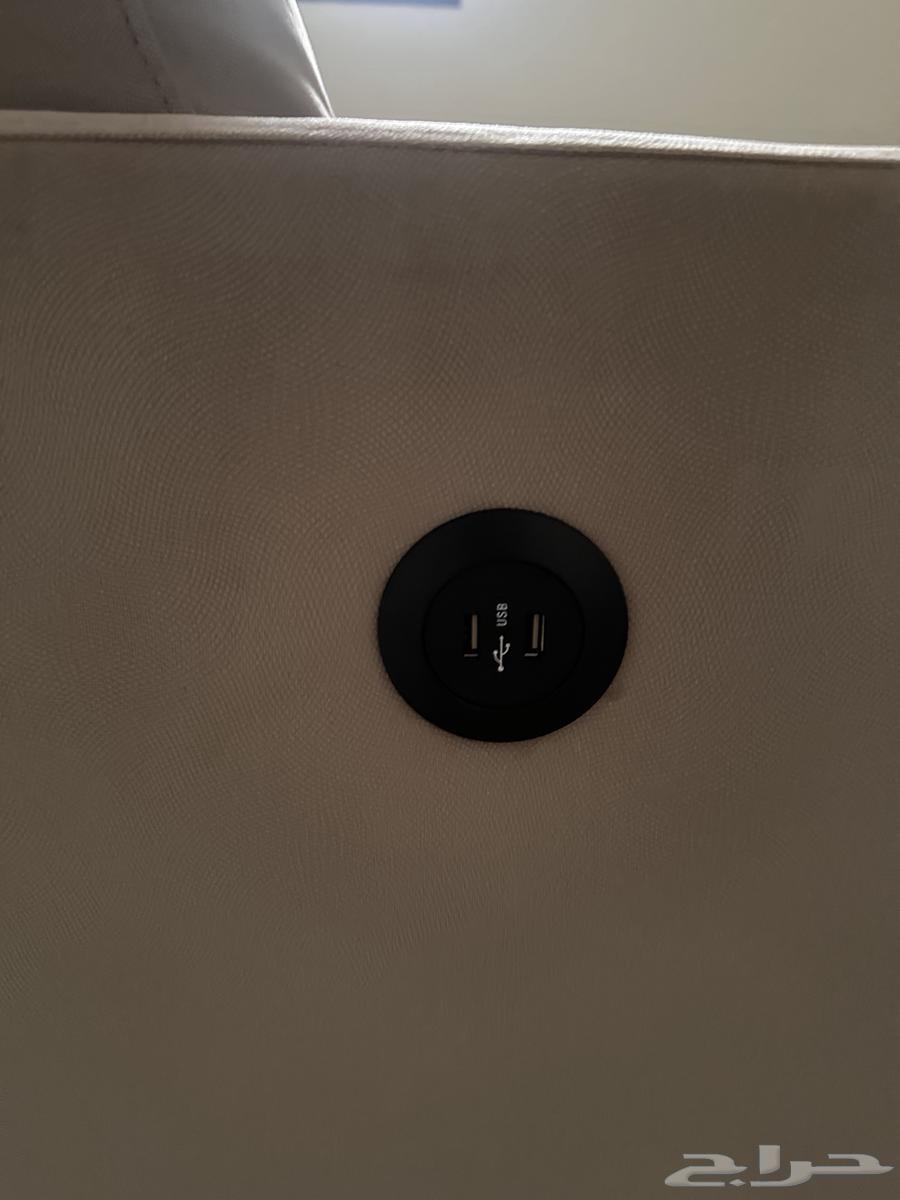 كنب زاوية مستعمل بحال ممتاز منHomebox نظيف جدا  للبيع العاجل64597691098881113