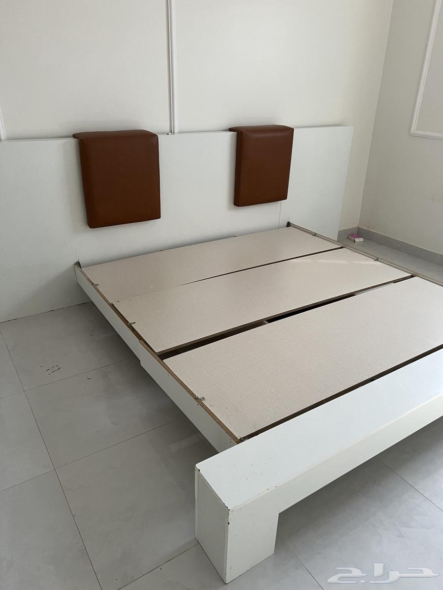 مطبخ صغير و انبوبة غاز و موكيت و مساند64597261540738111