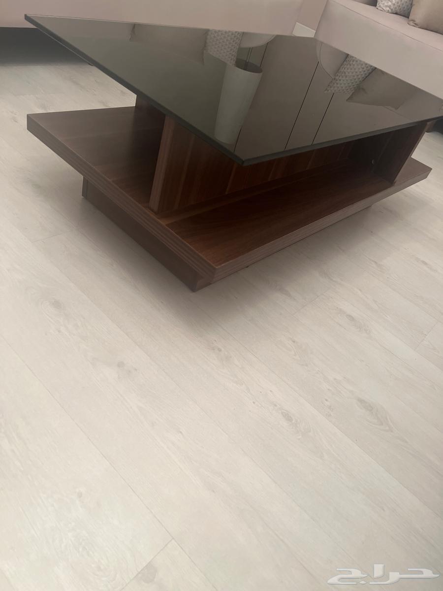 طاولة قهوه 119 65 cmاللون بني خشبي والسطح اسود زجاج 200 SR64596587818753112