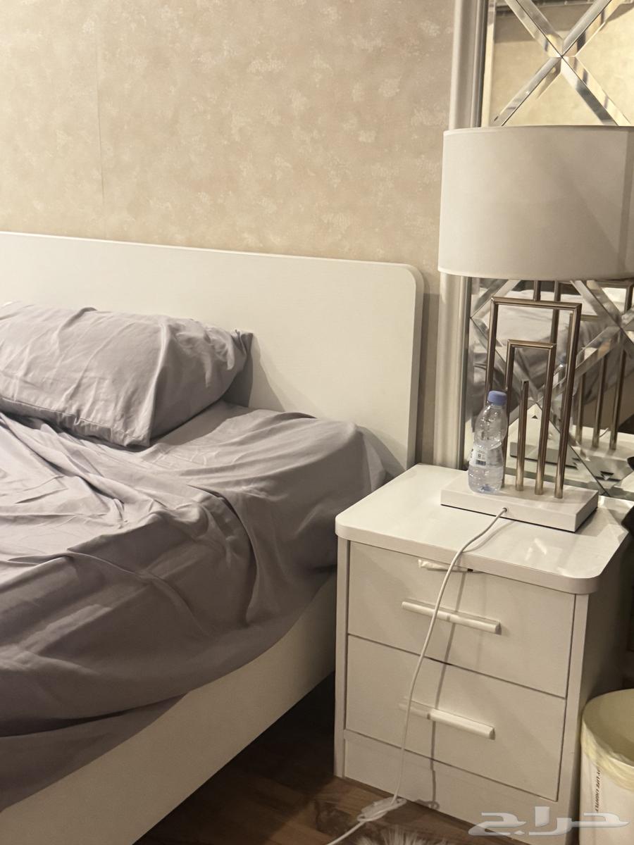 سرير وكمودينه للبيع64597005059203110