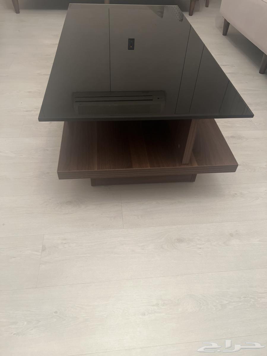 طاولة قهوه 119 65 cmاللون بني خشبي والسطح اسود زجاج 200 SR64596587818753111