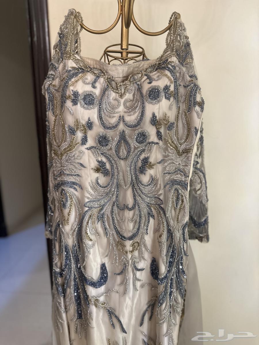 فستان للبيع نظيف جدا تصميم خاص كلف 1500 مع الديل يلبس L و M64584883863555110