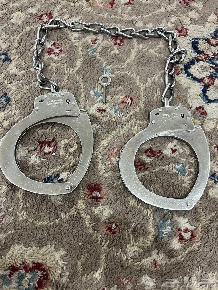 كلبشات عليها عرض فتره محدوده جدااوقيد رجلين64597777412483110