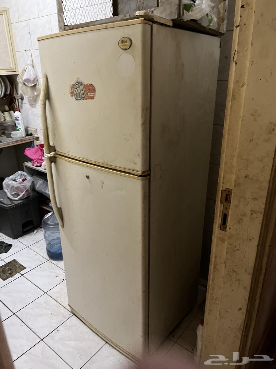 غسالة وثلاجة وكمبيتو مكتبي وطاولة مكتب واحدة صغيرة والاخرى64598462167425111