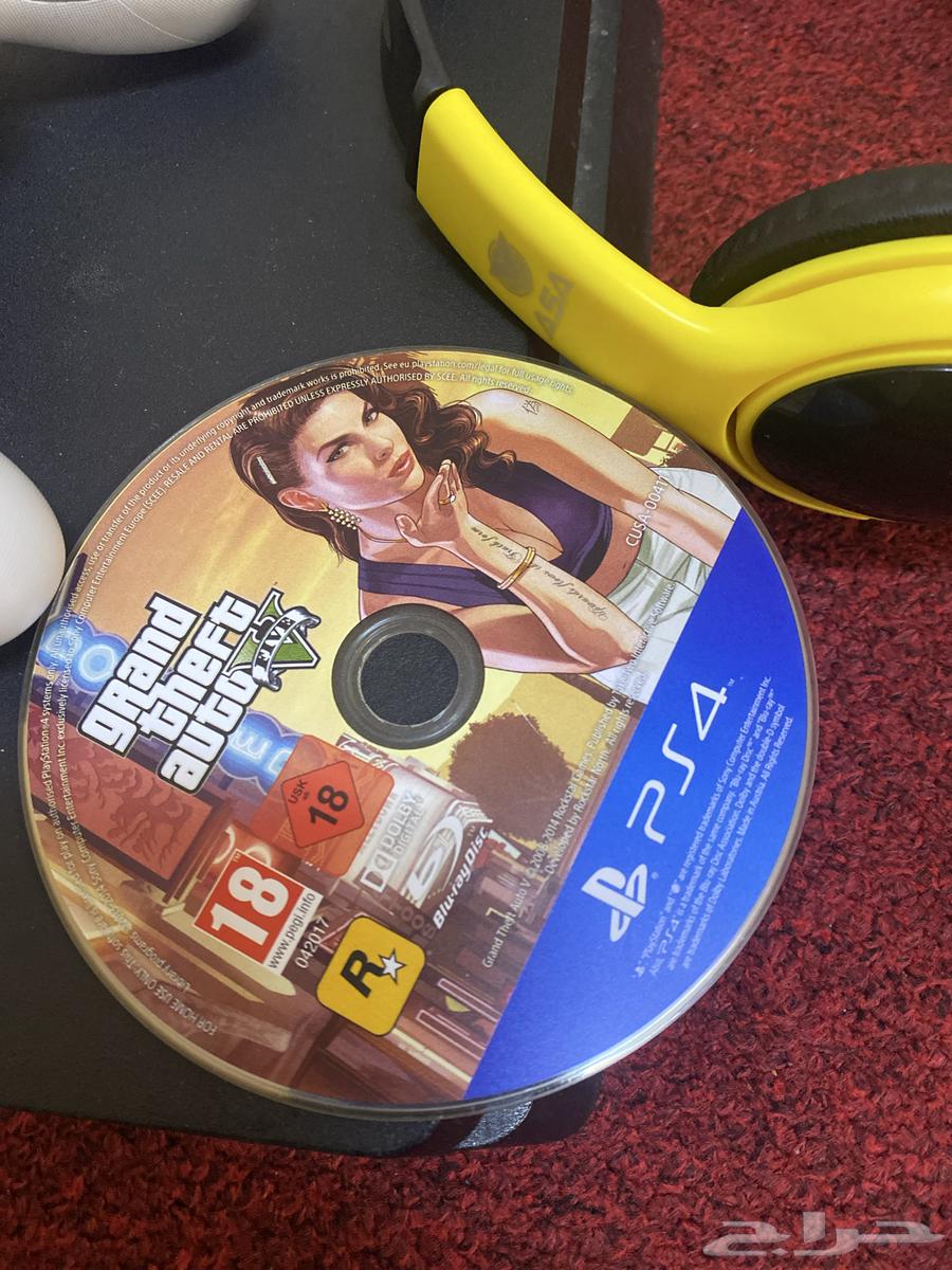 سوني 4 للبيع معه كل اغراضه و نضيف64598843918850111