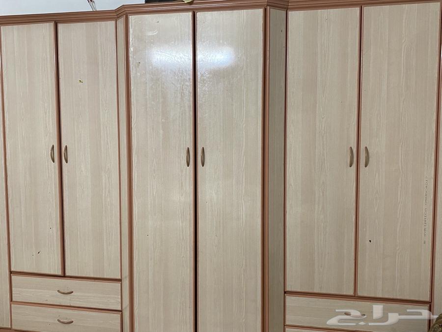 دولاب وتسريحة للبيع300 ريال64598033437826110