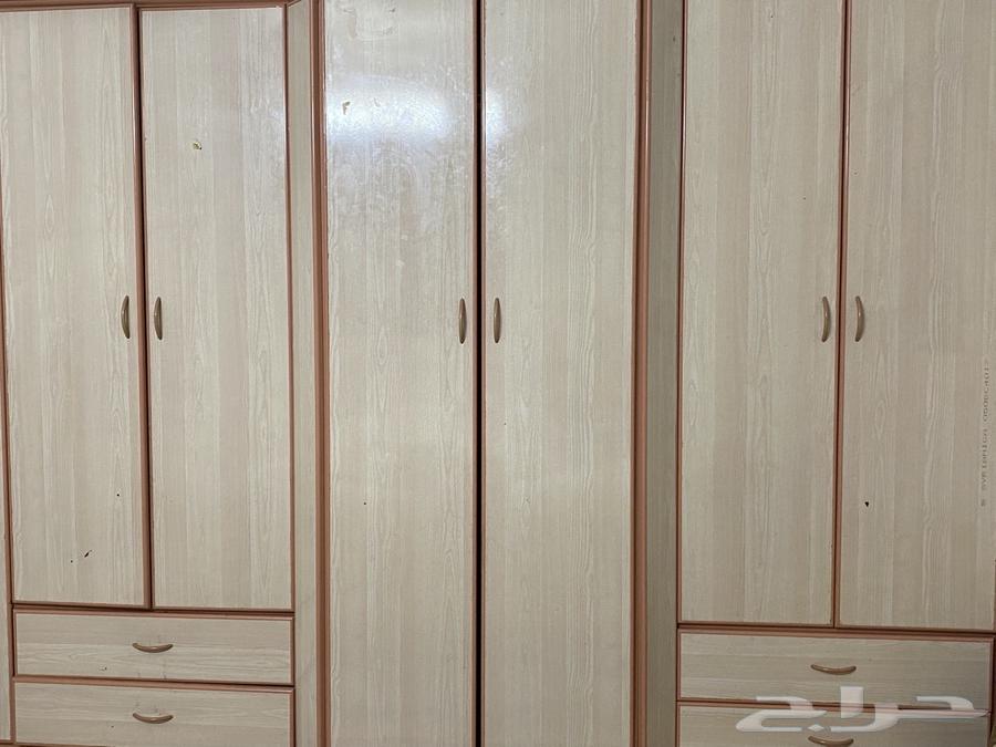 دولاب وتسريحة للبيع300 ريال64598033437826112