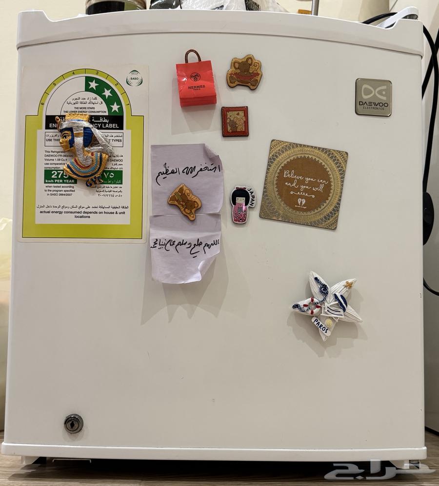 ثلاجة صغيرة هاير فضي واسود وثلاجة صغيرة اخرى ابيض64598904995073113