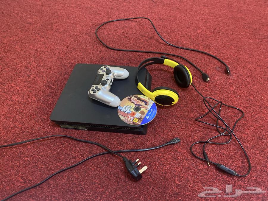 سوني 4 للبيع معه كل اغراضه و نضيف64598843918850110