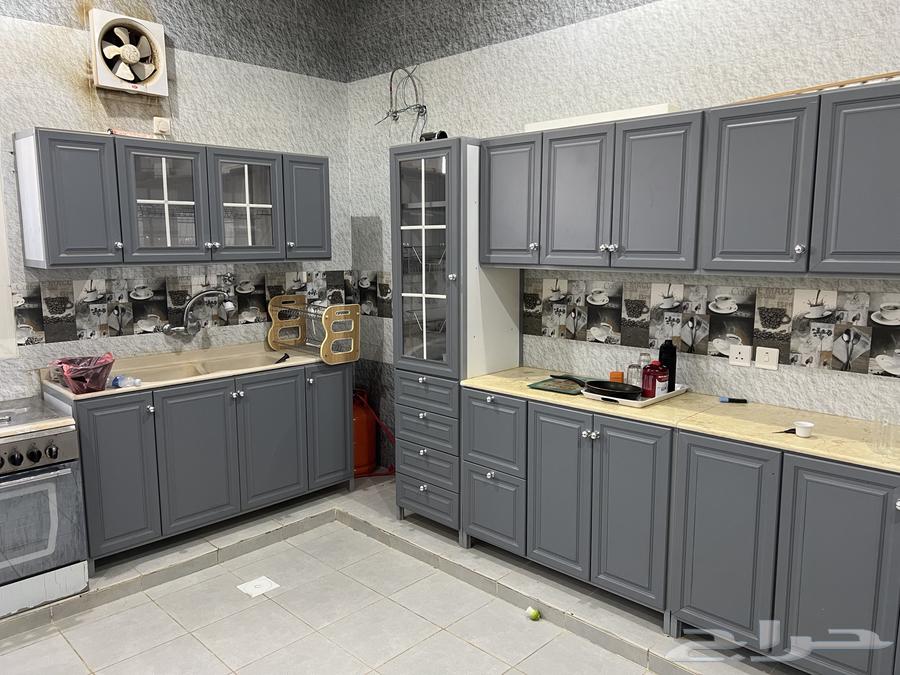 مطبخ صغير و انبوبة غاز و موكيت و مساند64597261540738110