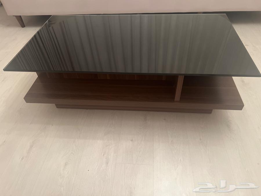طاولة قهوه 119 65 cmاللون بني خشبي والسطح اسود زجاج 200 SR64596587818753110