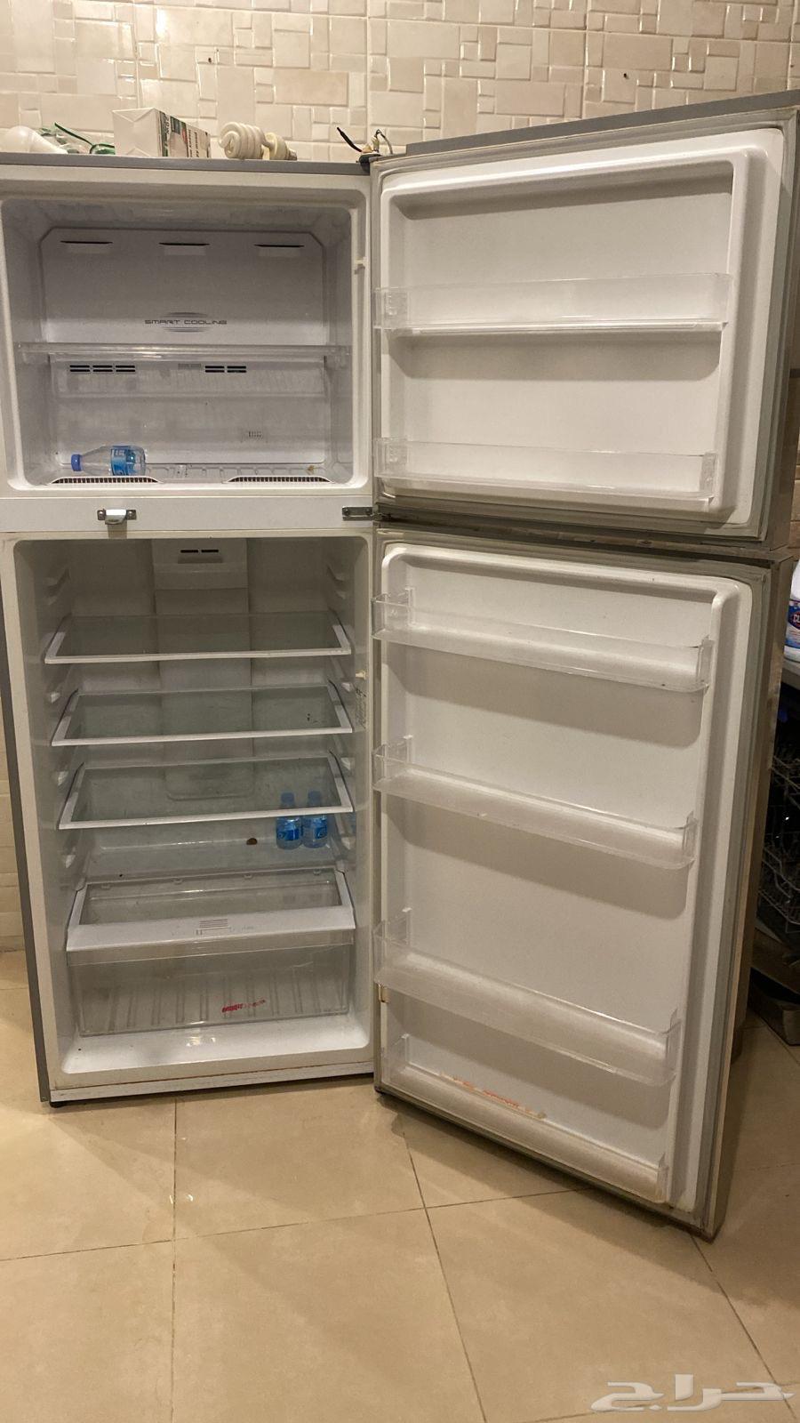 Refrigerator and washing machine64596846385665110