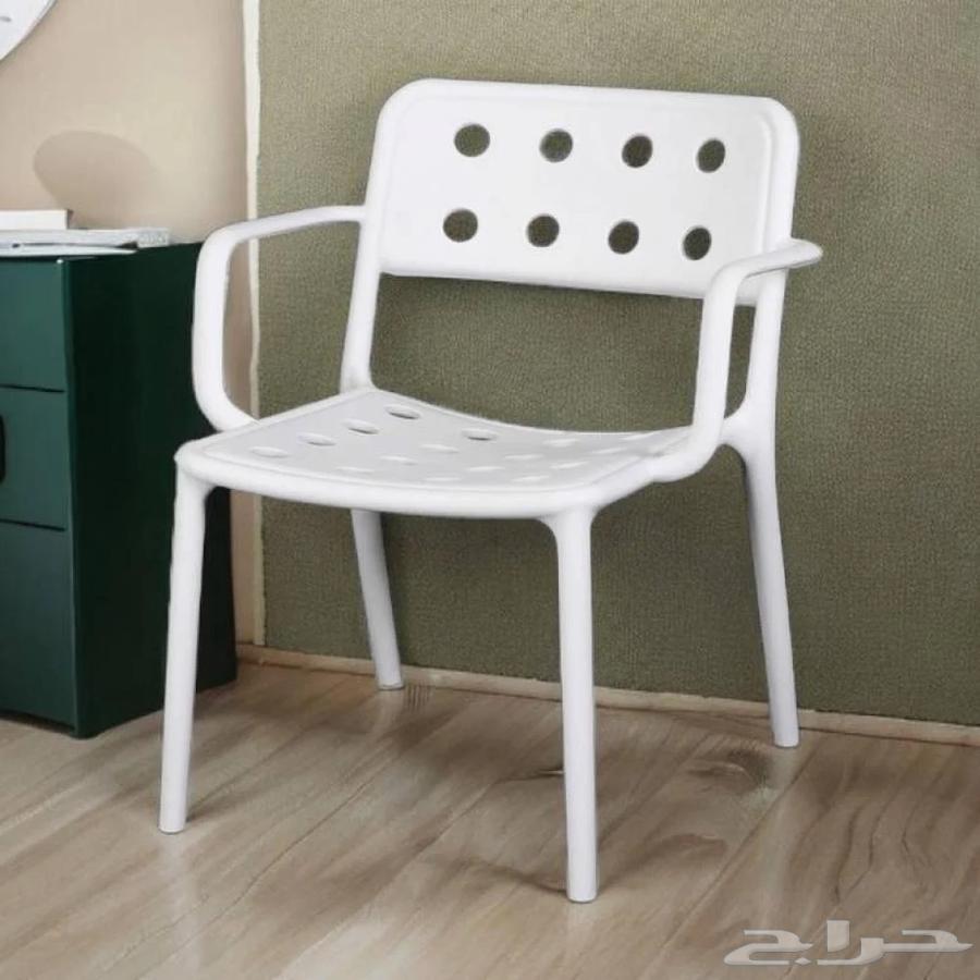 Café and Restaurant Chairs and Various Tables64607532970114110