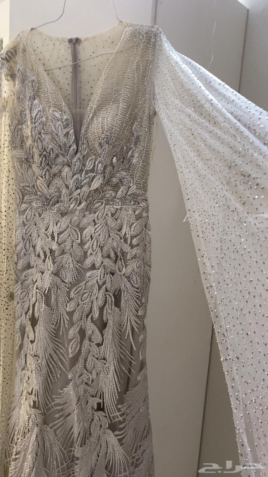 فستان لبس مره وحده اخذته ب600 وابيعه ب250 مقاس 1464610493187714110