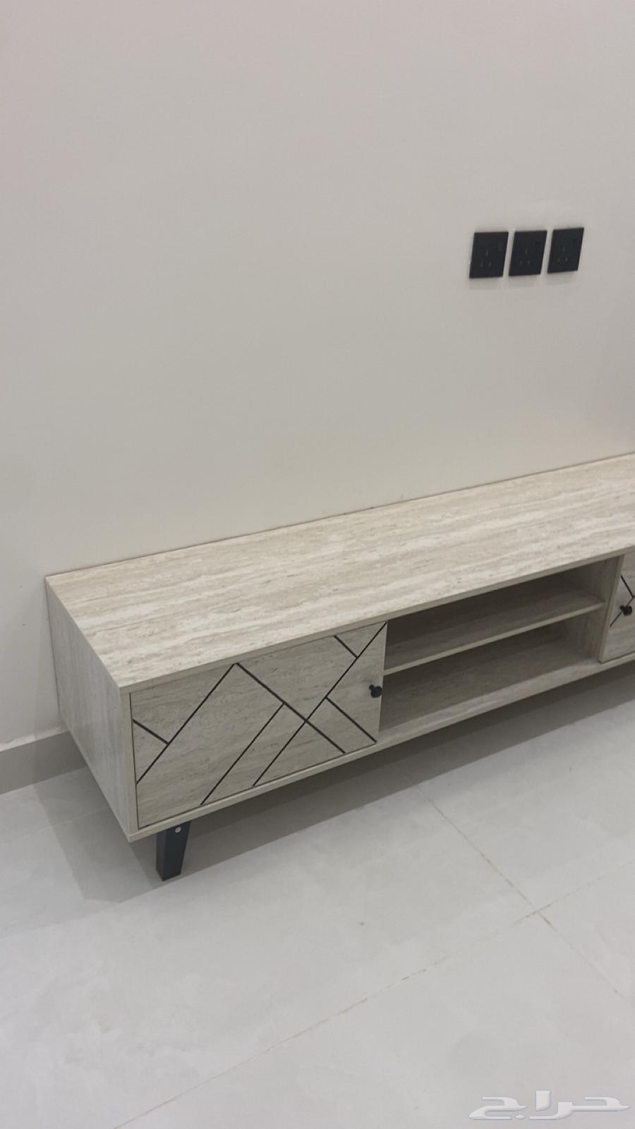 طاوله للبيع استعمال أسبوعين شاريها من راحتي البيع على السوم64609945641987111