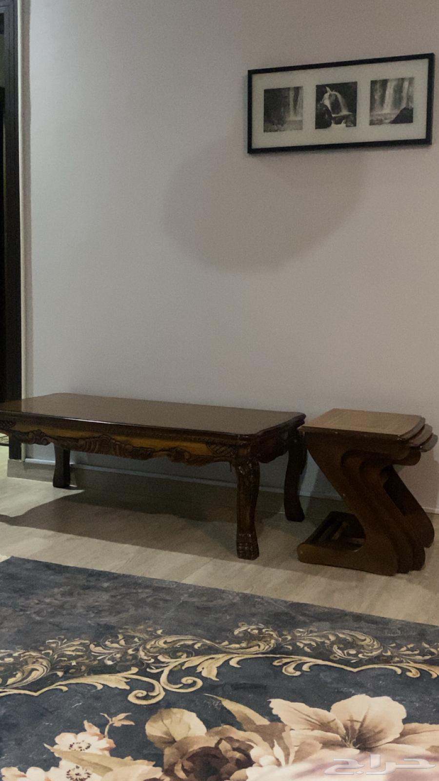 للبيع طاوله كبيره وخدمه 3 وفيه رجل يبي لها شد64612425026819110