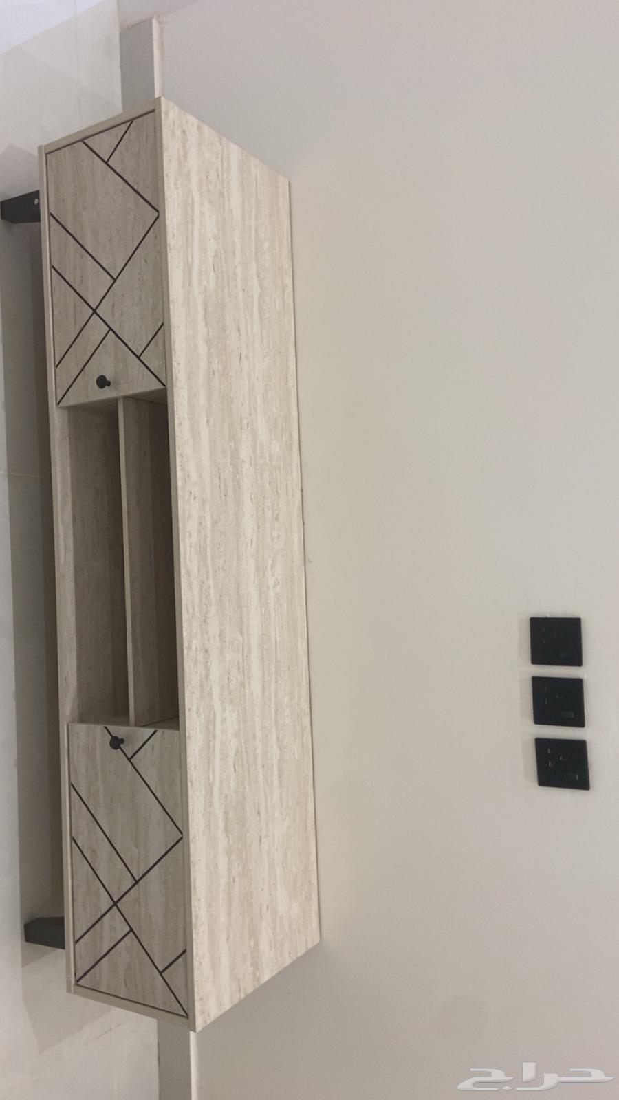 طاوله للبيع استعمال أسبوعين شاريها من راحتي البيع على السوم64609945641987113