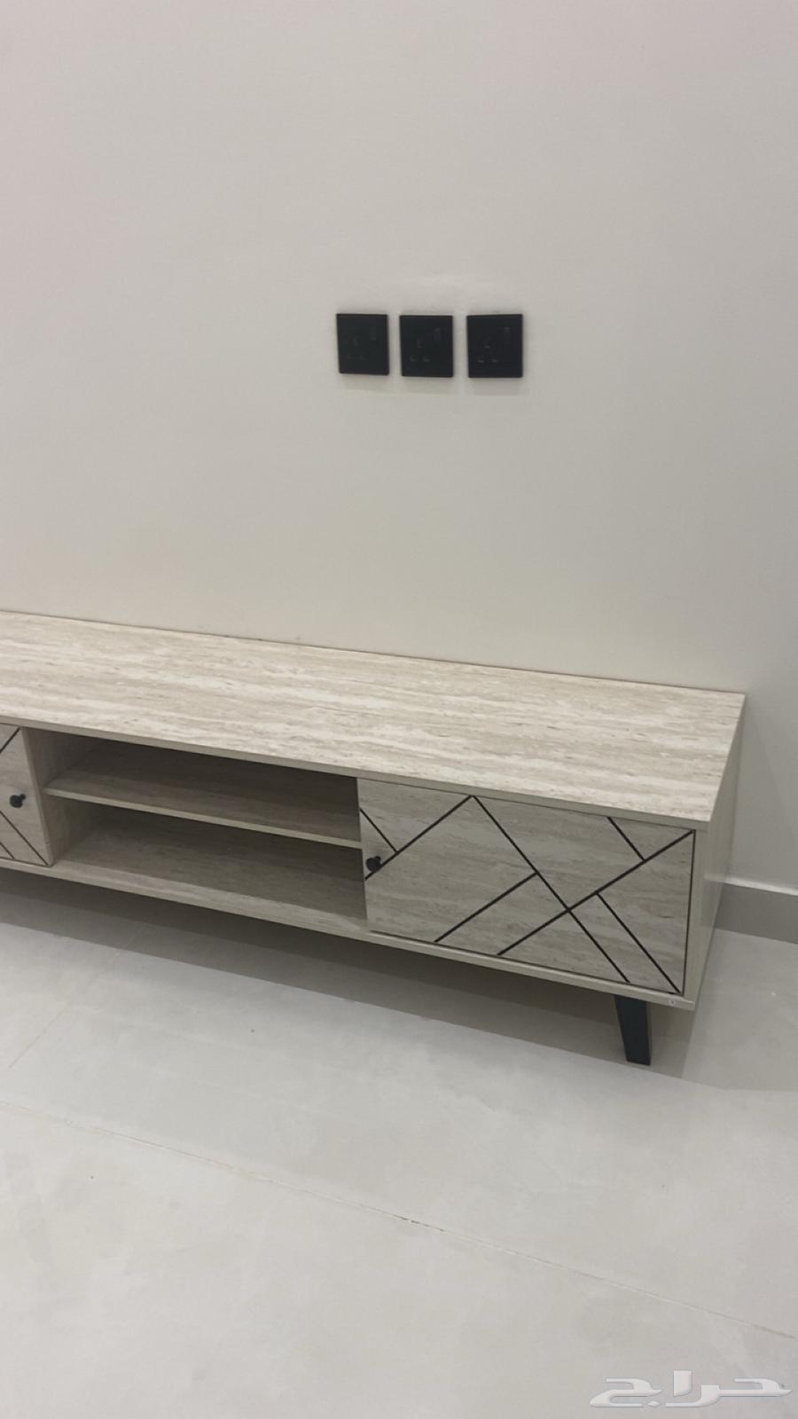 طاوله للبيع استعمال أسبوعين شاريها من راحتي البيع على السوم64609945641987110