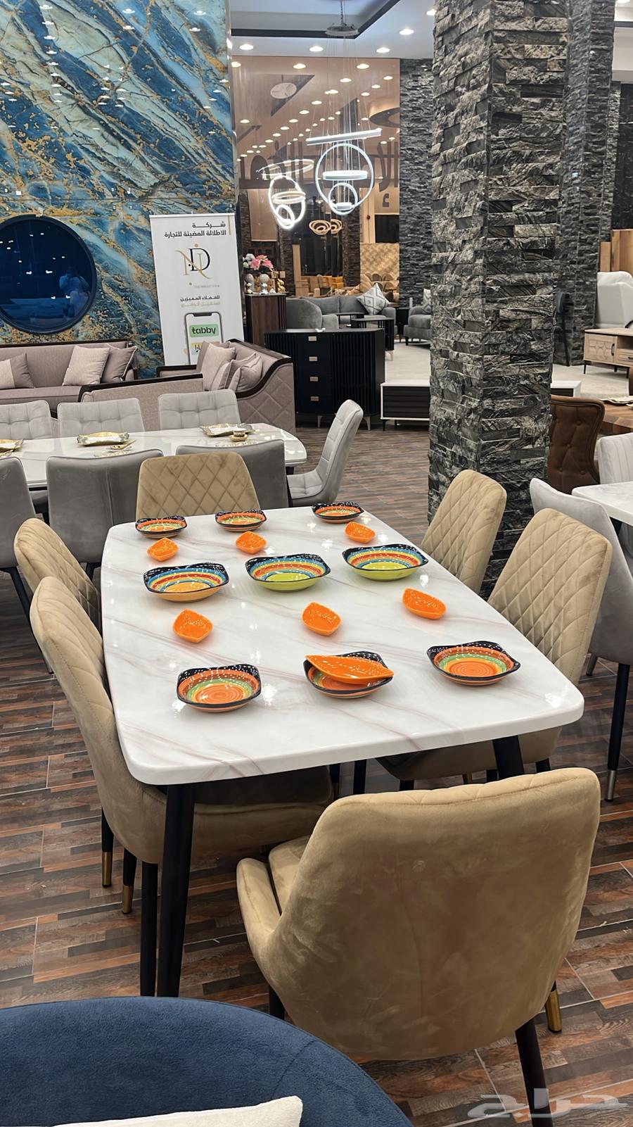 يوجد لدينا طاولات سفرة جودة عالية وسعر جيد64593814473987110