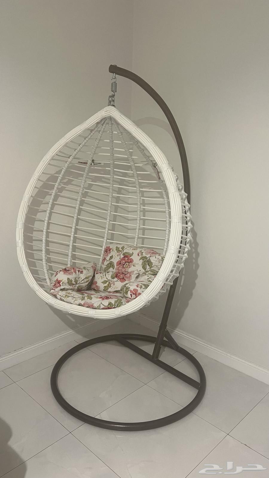 كنب زاوية كحلي بحالة ممتازة ومرجوحة64610020752769111